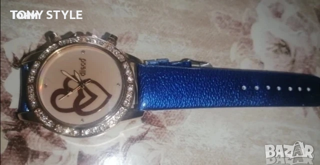 Нов Красив Дамски Часовник с Камъни