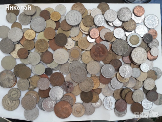 лот от 200 броя чужди монети.