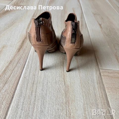 Боти Guess, снимка 3 - Дамски боти - 53922192