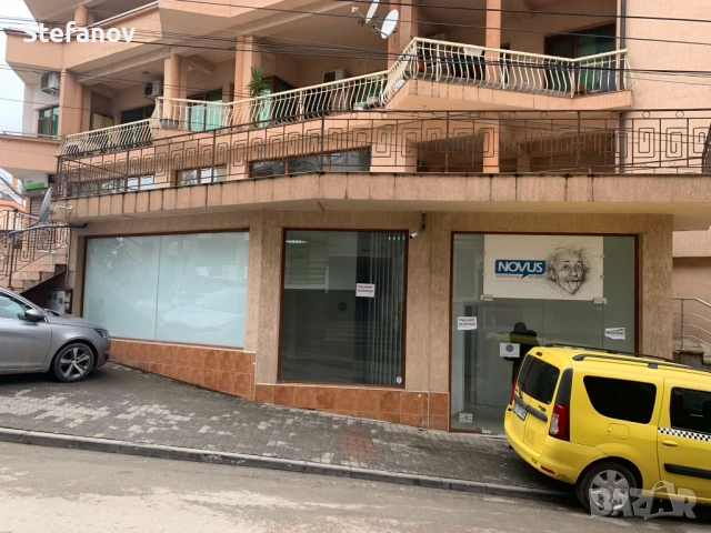 Продавам ТОП ИМОТ В ЦЕНТЪРА НА ВЕЛИКО ТЪРНОВО 115 квадрата помещение и тераса със същата квадратура , снимка 4 - Магазини - 52428350