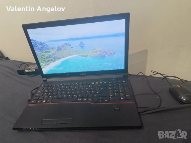 Лаптоп фуджицо 8 гб с зарядно и мишка 