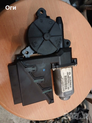 Моторче стъклоповдигач предна лява врата за Шкода Фабия 99-05г. 6Q1959801A