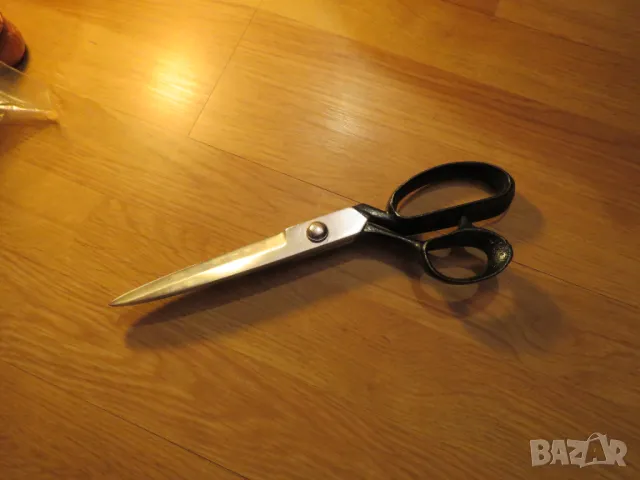 Солидна професионална шивашка ножица с отличен ряз за шивачи и ценители  шивач, снимка 3 - Антикварни и старинни предмети - 49633793