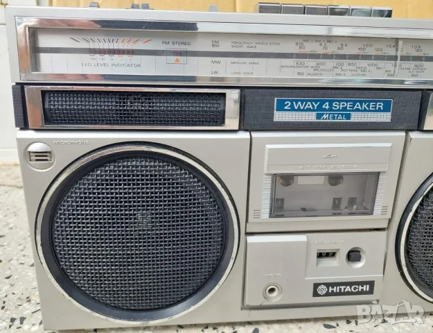 Радиокасетофон Hitachi TRK-7250E, снимка 2 - Радиокасетофони, транзистори - 55812059