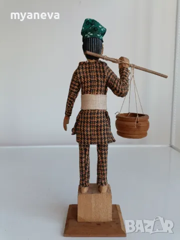 Vintage традиционна дърворезба на фермер от Катманду Непал , снимка 4 - Статуетки - 48299693