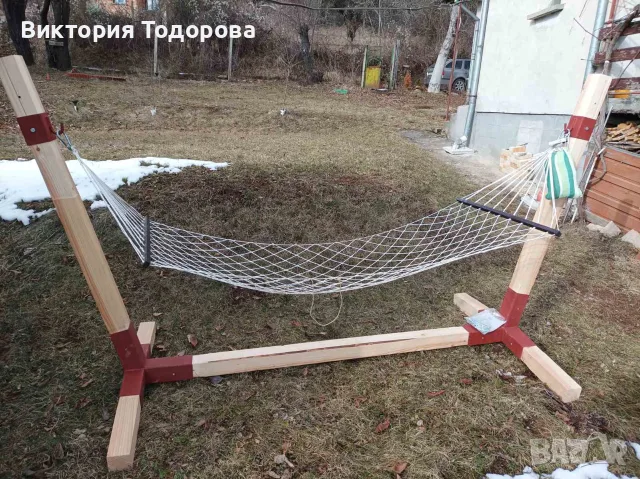 масивна стойка с два хамака и мрежа против насекоми