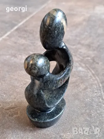 каменна статуетка майка с дете 8/3, снимка 3 - Статуетки - 50410292