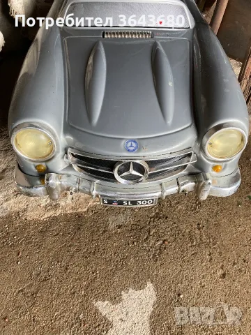 Детска кола умалена реплика на Mercedes-Benz 300SL, на италианската марка Toys Toys, 90-те год.