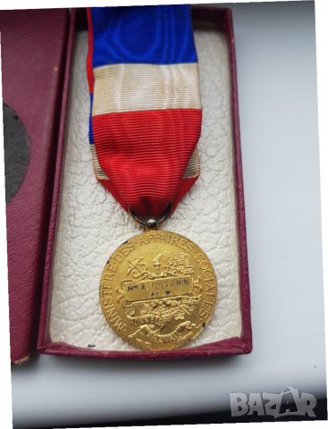 Почетен френски сребърен позлатен медал за труд с кутия, снимка 5 - Антикварни и старинни предмети - 30755353