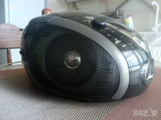 Продавам малка,компактна,настолна,уредба-Радио+CD.Работеща.Австрия., снимка 3 - Аудиосистеми - 42873354