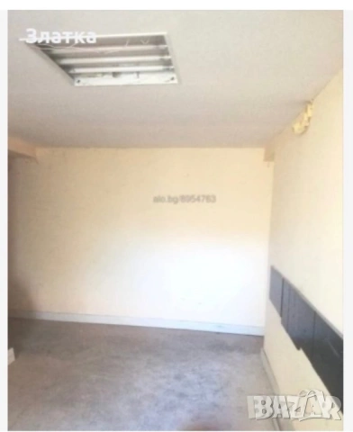 Давам под наем помещение в центъра на Кюстендил, около 20 квадратни метра за 90 евро (споразумение), снимка 1 - Магазини - 54082634