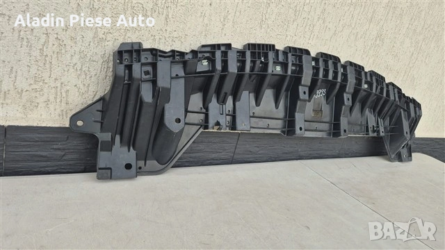 Затварящ елемент за долна предна броня Toyota Auris година 2013 - 2018 код 5261802040, снимка 2 - Аксесоари и консумативи - 53364536