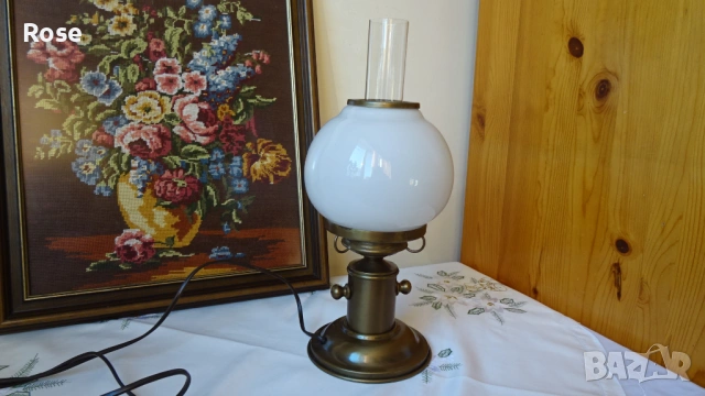Винтидж настолна,  месингова лампа със стъклен аплик и шише в Рустик стил
