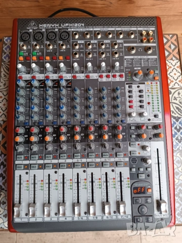 Смесителен  пулт Behringer UFX 1204 USB, снимка 3 - Ресийвъри, усилватели, смесителни пултове - 53231426