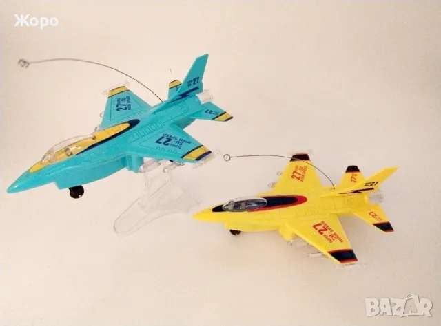 Детски малък самолет с дистанционно управление с звук и светлина 667145, снимка 12 - Влакчета, самолети, хеликоптери - 48559220