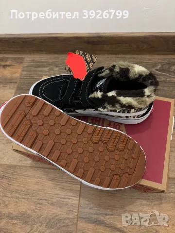 Нови зимни кецове Vans, снимка 4 - Кецове - 48425039