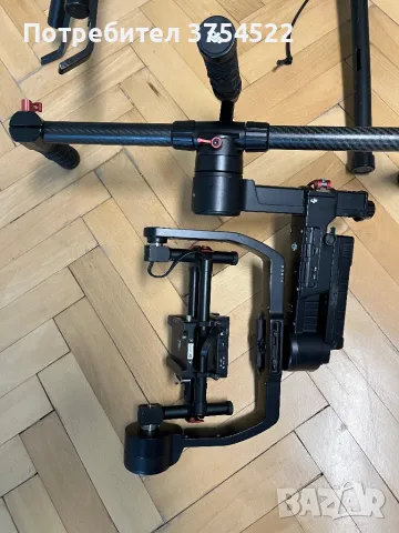 DJI Ronin-M - стабилизатор и държач за камери (черен), снимка 2 - Чанти, стативи, аксесоари - 47409922