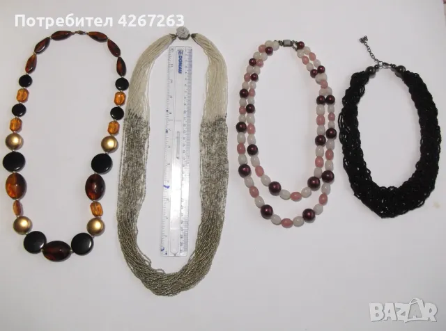 Лот от 4 броя красиви винтидж колиета. Цената е за целия лот.