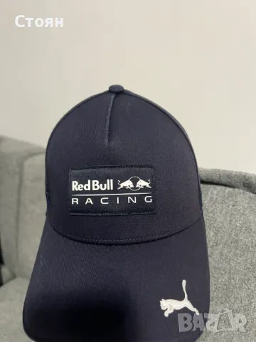 Шапка Red Bull лично подписана от Серхио Перес