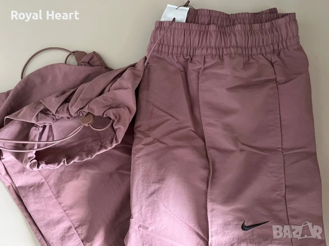 Нов с етикета! Панталон Nike Mid-Rise Open-Hem Pants 'Smokey Mauve' | M, снимка 6 - Панталони - 46021772