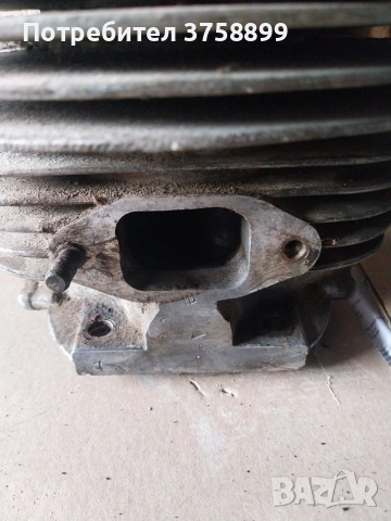 различни части останали от двигател иже възход татран., снимка 3 - Резервни части за телефони - 54068988