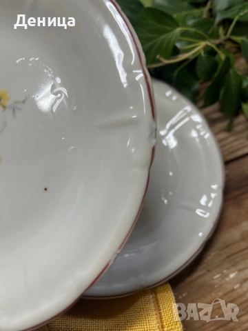 Видински десертни чинийки с едни от най-харесваните цветенца за декорация. 6 бр десертни чинийки-17 , снимка 5 - Сервизи - 53236645