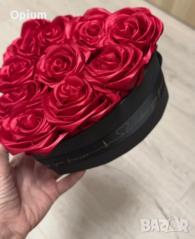 Букети и кутии от сатенени рози