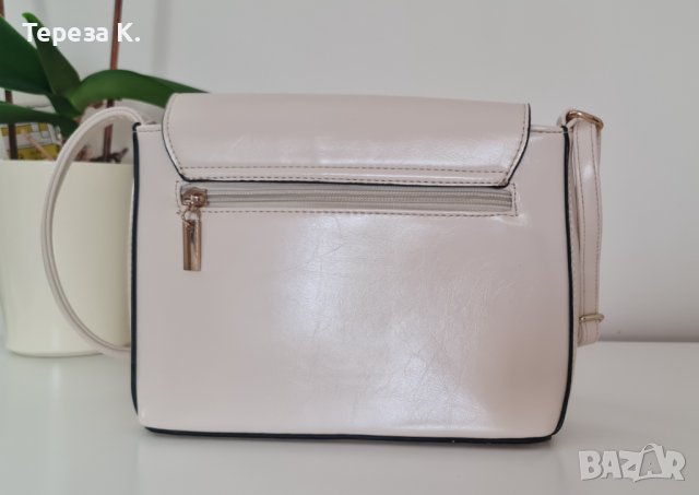 Бяла дамска чанта за през рамо - цвят екрю, снимка 2 - Чанти - 42328296