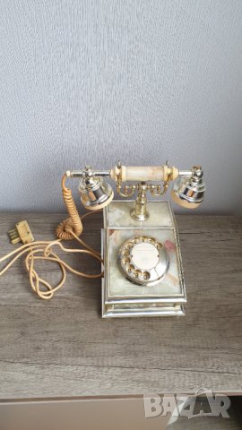 Стар италиански телефон от оникс