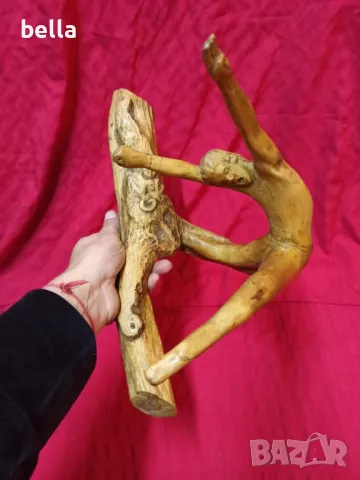Дървена нестандартна пластика от добре обработен клон ,дърворезба 