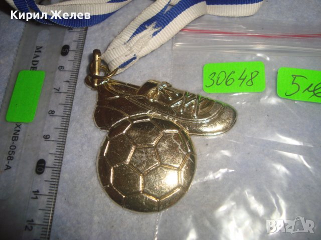 СТАР ПОЗЛАТЕН СПОРТЕН МЕДАЛ с ЛЕНТА ФУТБОЛ ЗЛАТНА ТОПКА ОБУВКА 30648, снимка 4 - Антикварни и старинни предмети - 38026200
