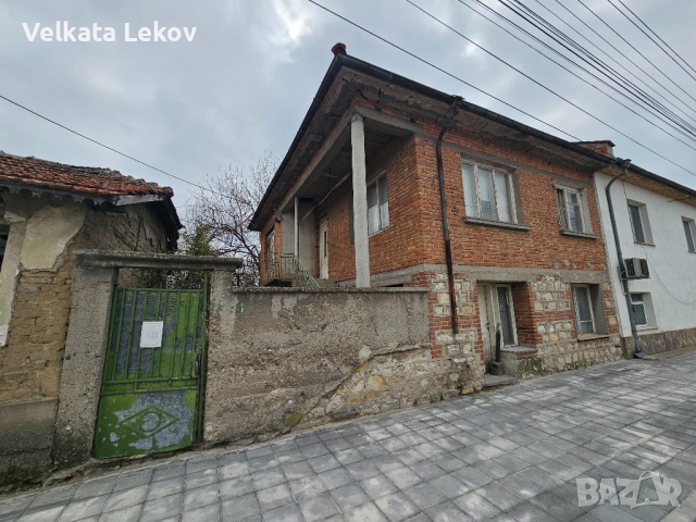 Двуетажна къща в с.Поповица 