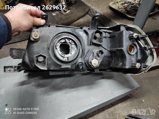 Десен фар за Митсубиши Паджеро Спорт, снимка 3 - Части - 39271850