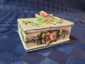 Порцеланова италианска кутийка за бижута с форма на книга., снимка 5