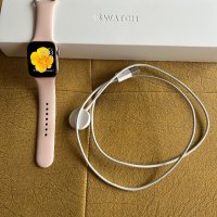 Дамски часовник Apple watch 6, снимка 1 - Смарт часовници - 42045569