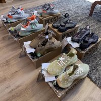 Adidas Yeezy Boost V2 NEW 2020 COLOURS Обувки+ Кутия, снимка 3 - Маратонки - 29892506