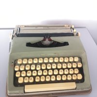 Пишеща машина Марица, снимка 1 - Антикварни и старинни предмети - 44178223