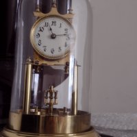 Настолен годишен механичен часовник,, Urania ", снимка 1 - Антикварни и старинни предмети - 37672928
