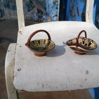 Две глинени кошнички българско производство народно творчество рисувани с глазура, снимка 2 - Антикварни и старинни предмети - 42282573