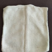 Нови ръчно плетени бебешки елечета 3-6,,6-9 месеца, снимка 4 - Бебешки якета и елеци - 36023255