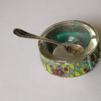 Винтидж руска мелхиорна с  емайлирана за сол   с лъжица, снимка 1 - Антикварни и старинни предмети - 42087417