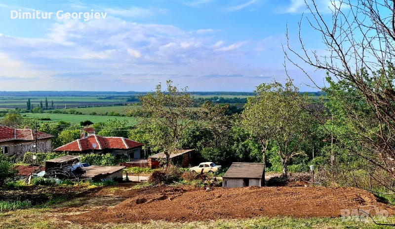 парцел с гараж 810 кв.м, снимка 1