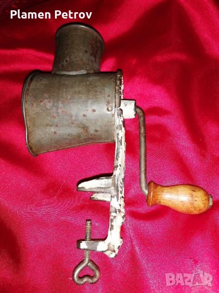 Стара орехомелачка , снимка 1