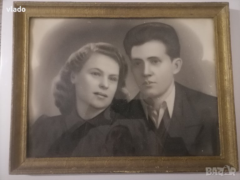 Стара семейна фотография в рамка от 1960-та, снимка 1