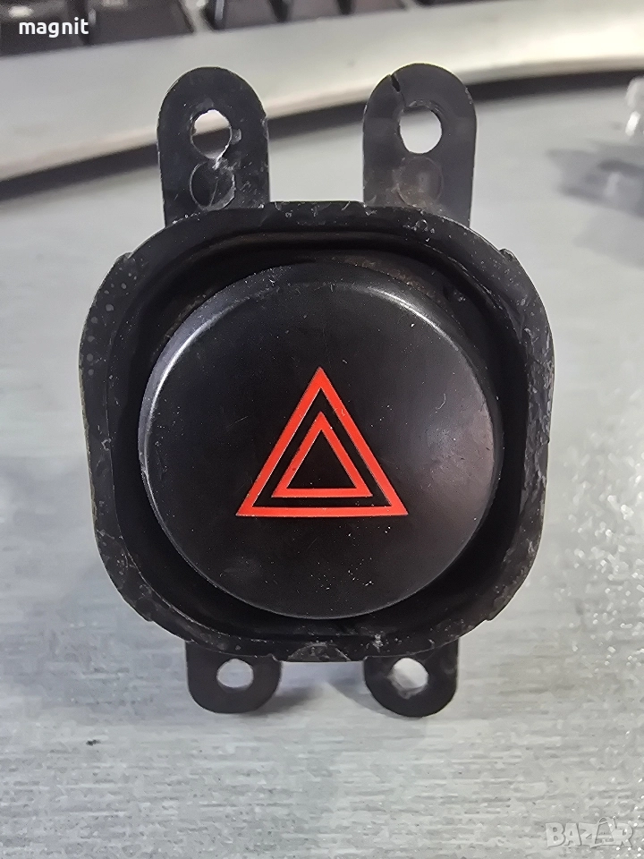 БУТОН АВАРИЙНИ СВЕТЛИНИ NISSAN NAVARA 2.5 DCI, снимка 1