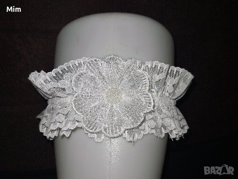 Бели дантелени жартиери за бедро с цвете, снимка 1