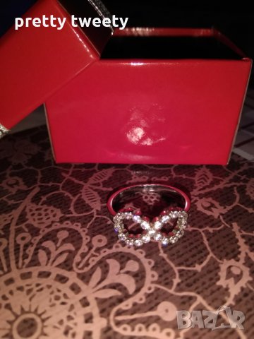 Дамски сребърен пръстен с камъчета в подаръчна кутийка, снимка 2 - Пръстени - 35219410