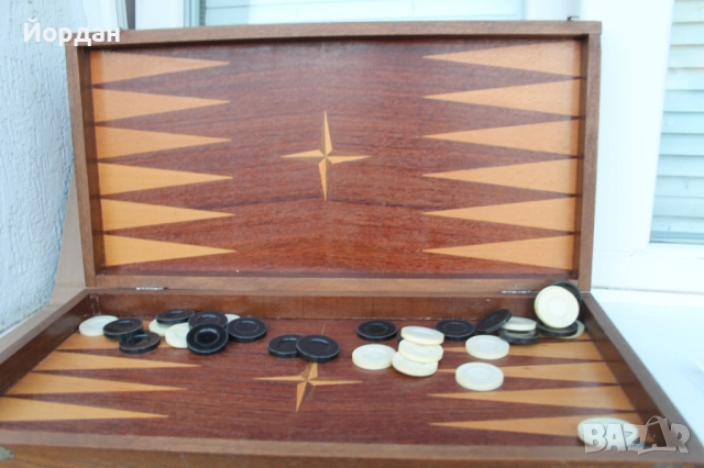 Стара кутия за ''Шах и Табла'', снимка 12 - Други ценни предмети - 51824994
