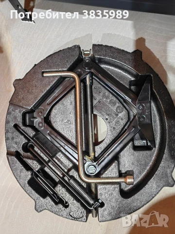 Продавам оригинален комплект крик за Бмв, снимка 2 - Аксесоари и консумативи - 54266039