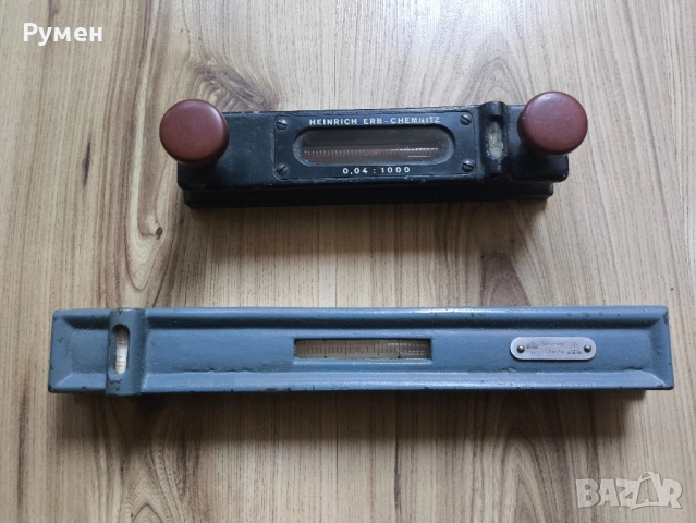 Два машини силно чувствителни нивелира с голяма точност